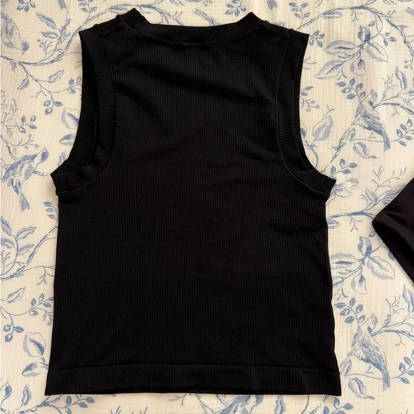 athleta Black renew Sleeveless muscle tank Ribbed Top - Picture 2 of 2